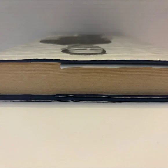 The Lucky One by Nicholas Sparks Hardcover - Picture 7 of 7